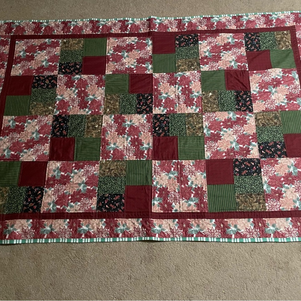 Handmade Patchwork Quilt in Cranberry Red, Green & Cream - Picture 13 of 13